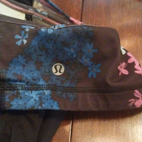 LuluLemon Blouson Top...Size 4- 6...EUC - Picture 4 of 4